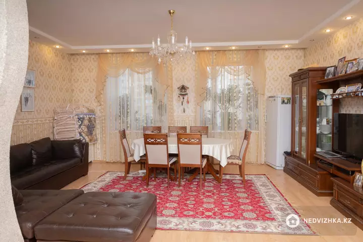 4-комнатная квартира, этаж 6 из 12, 124 м², фотография 2