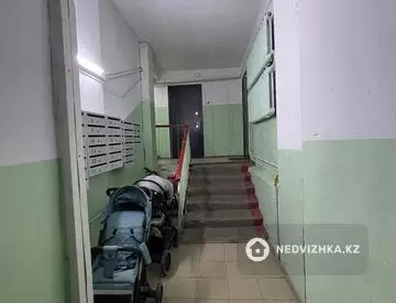 3-комнатная квартира, этаж 3 из 9, 64 м², миниатюра 2