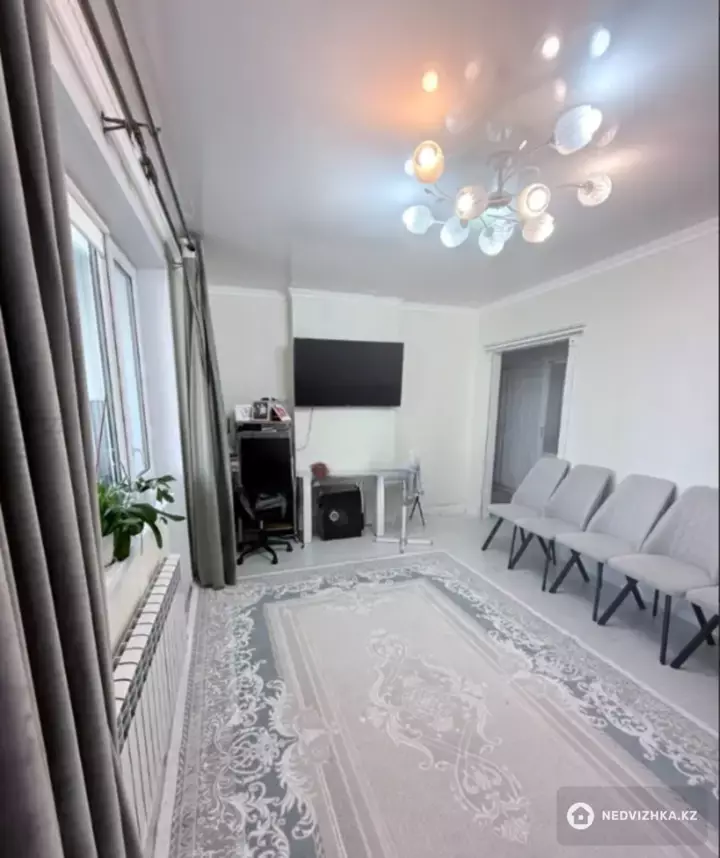 3-комнатная квартира, этаж 6 из 18, 86 м², фотография 2