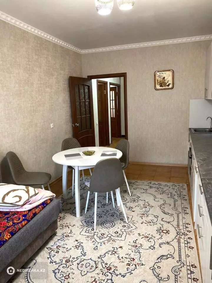 2-комнатная квартира, этаж 2 из 12, 72 м², фотография 3