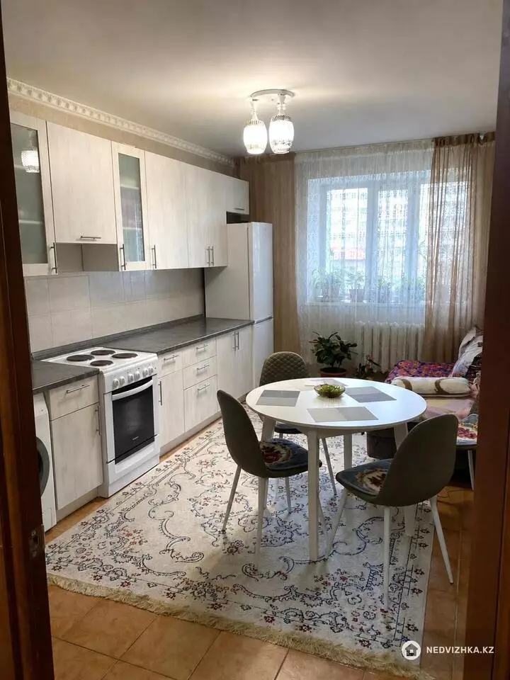 2-комнатная квартира, этаж 2 из 12, 72 м², фотография 2