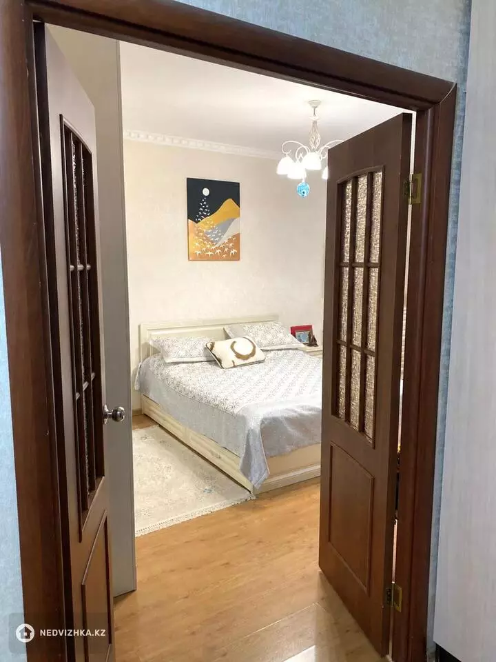 2-комнатная квартира, этаж 2 из 12, 72 м², фотография 4