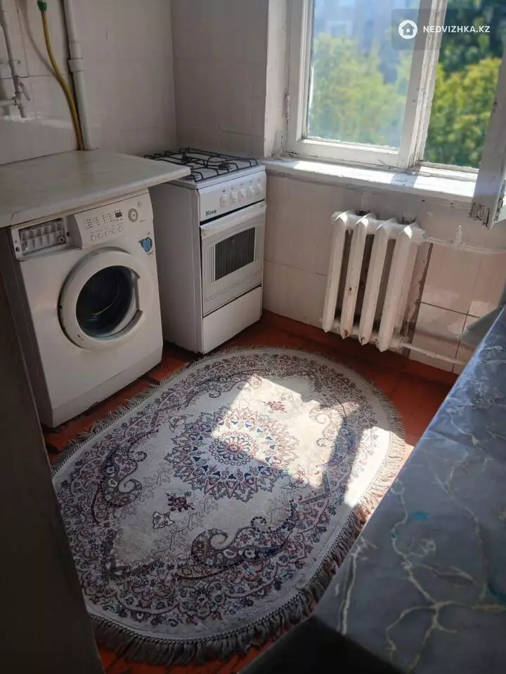 1-комнатная квартира, этаж 2 из 5, 35 м², Посуточно, фотография 2