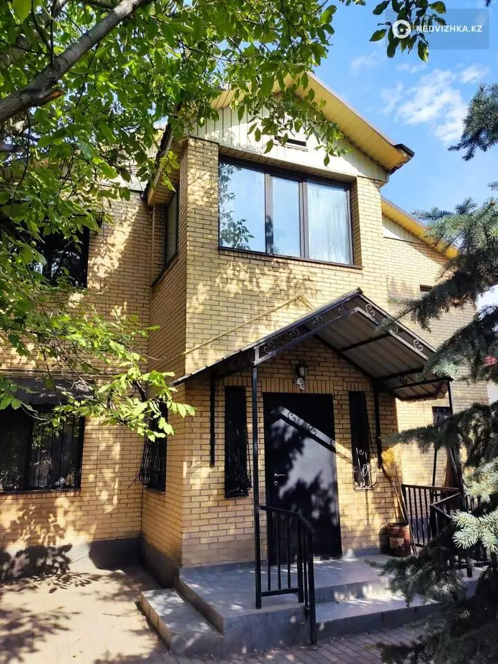 5-комнатный дом, 7.8 соток, 220 м²