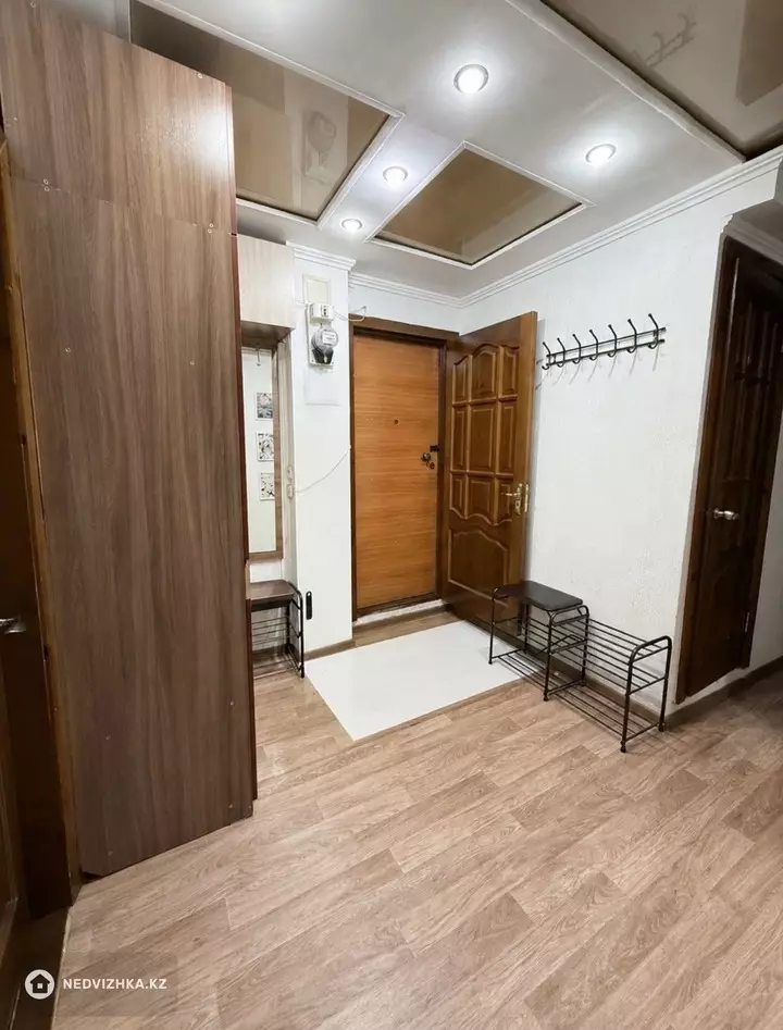 3-комнатная квартира, этаж 3 из 5, 69 м², фотография 2