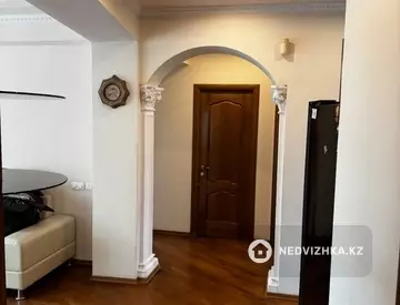 4-комнатная квартира, этаж 4 из 5, 88 м²