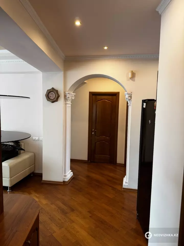 4-комнатная квартира, этаж 4 из 5, 88 м², фотография 3