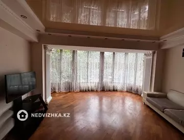 4-комнатная квартира, этаж 4 из 5, 88 м²