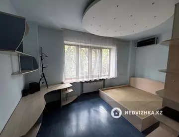 4-комнатная квартира, этаж 4 из 5, 88 м²