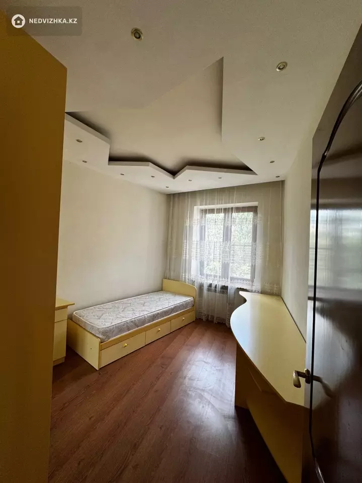 4-комнатная квартира, этаж 4 из 5, 88 м², фотография 5