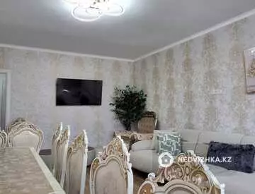 1-комнатная квартира, этаж 3 из 5, 52 м², миниатюра 2