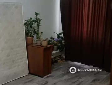 3-комнатная квартира, этаж 4 из 5, 68 м², миниатюра 2