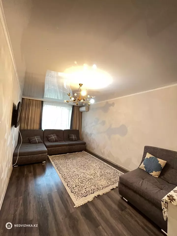 3-комнатная квартира, этаж 8 из 10, 70 м², фотография 2