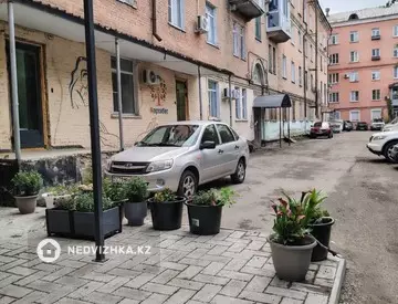 2-комнатная квартира, этаж 4 из 4, 60 м², миниатюра 1