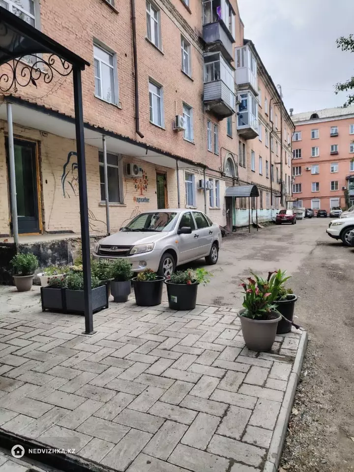 2-комнатная квартира, этаж 4 из 4, 60 м²