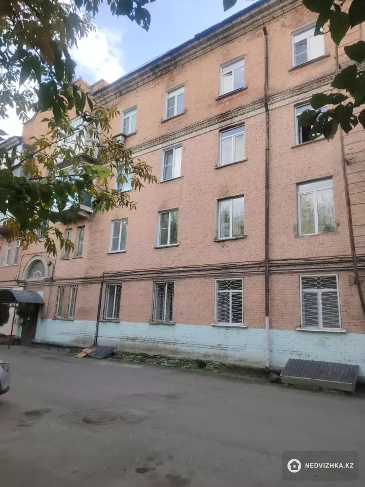2-комнатная квартира, этаж 4 из 4, 60 м², фотография 3