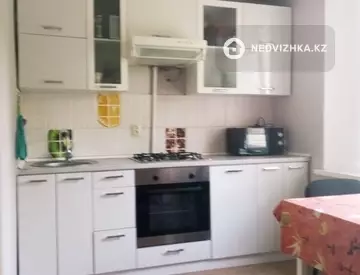 2-комнатная квартира, этаж 3 из 5, 60 м², На длительный срок