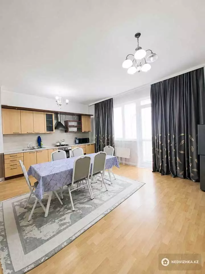 2-комнатная квартира, этаж 8 из 9, 98 м², Посуточно, фотография 2