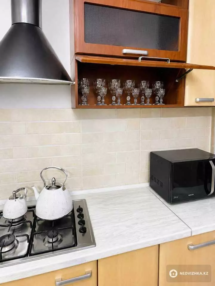 2-комнатная квартира, этаж 8 из 9, 98 м², Посуточно, фотография 3