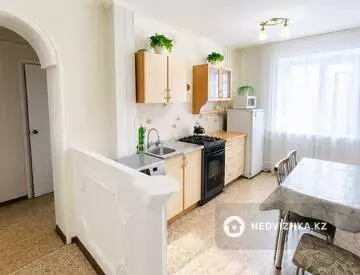 2-комнатная квартира, этаж 4 из 5, 56 м², Посуточно, миниатюра 7