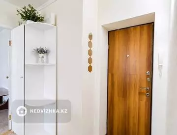 2-комнатная квартира, этаж 4 из 5, 56 м², Посуточно, миниатюра 9