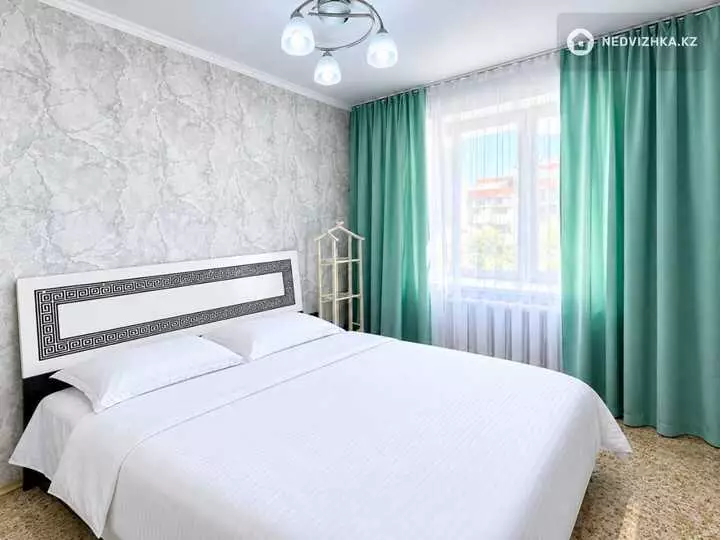 2-комнатная квартира, этаж 4 из 5, 56 м², Посуточно, фотография 2