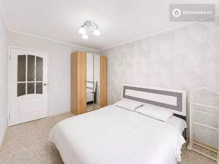 2-комнатная квартира, этаж 4 из 5, 56 м², Посуточно, фотография 4
