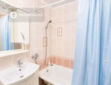 2-комнатная квартира, этаж 4 из 5, 56 м², Посуточно, миниатюра 11