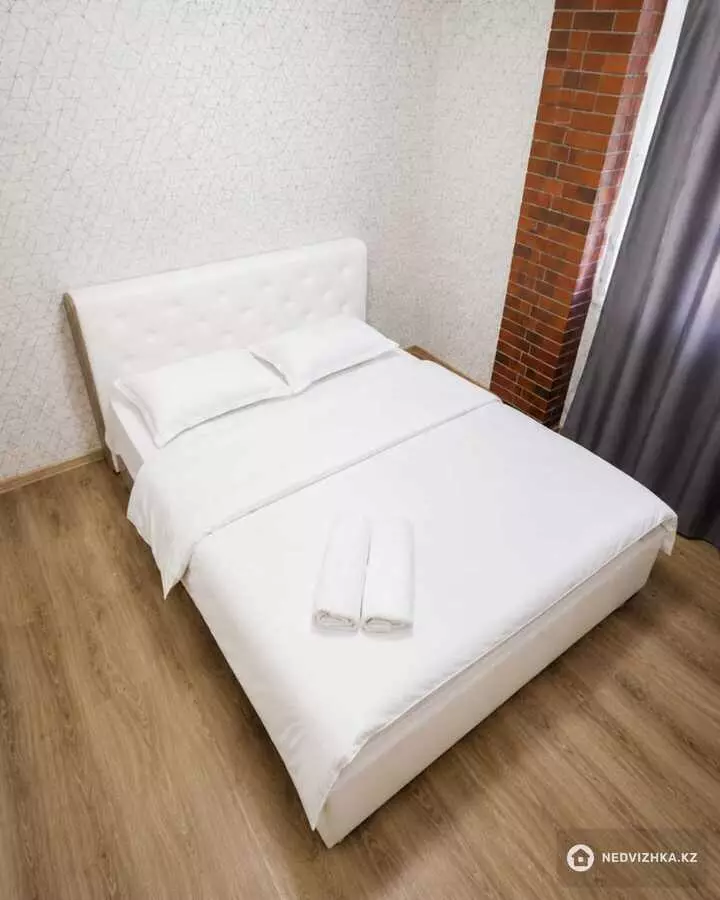 4-комнатная квартира, этаж 1 из 6, 120 м², Посуточно, фотография 2