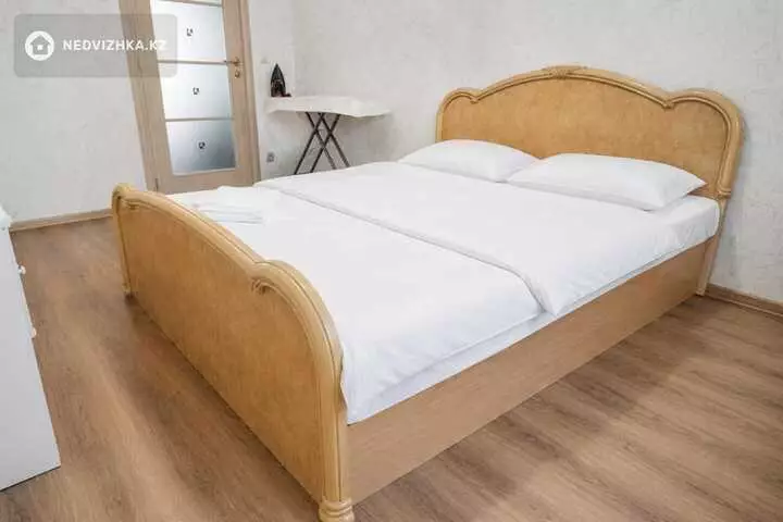 4-комнатная квартира, этаж 1 из 6, 120 м², Посуточно, фотография 3