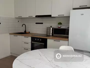 1-комнатная квартира, этаж 3 из 9, 40 м², миниатюра 2