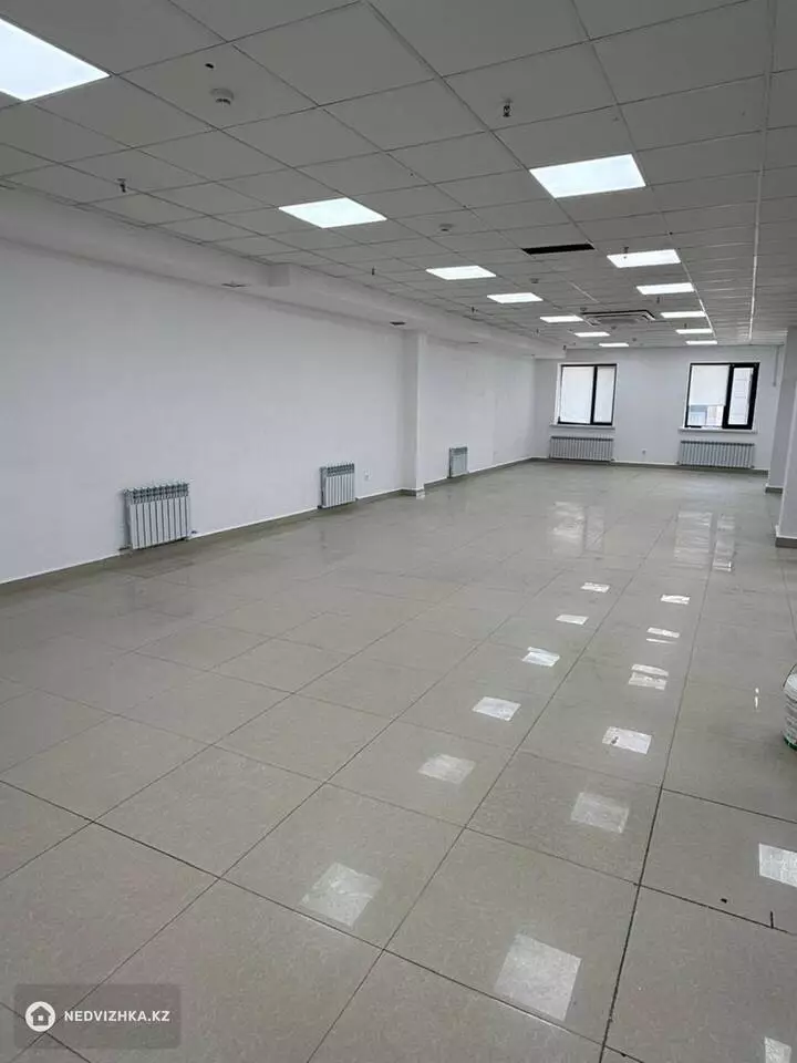 Помещение, этаж 1 из 3, 112 м², На длительный срок