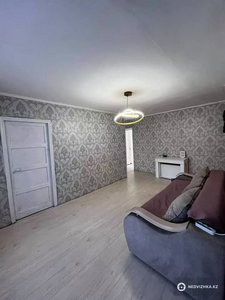 3-комнатная квартира, этаж 1 из 5, 56 м², фотография 2