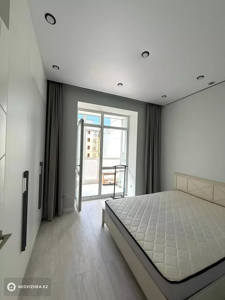 2-комнатная квартира, этаж 10 из 12, 40 м², фотография 2