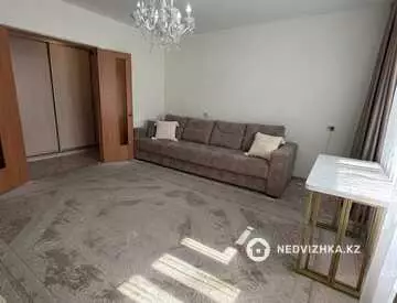 3-комнатная квартира, этаж 2 из 9, 65 м², миниатюра 1