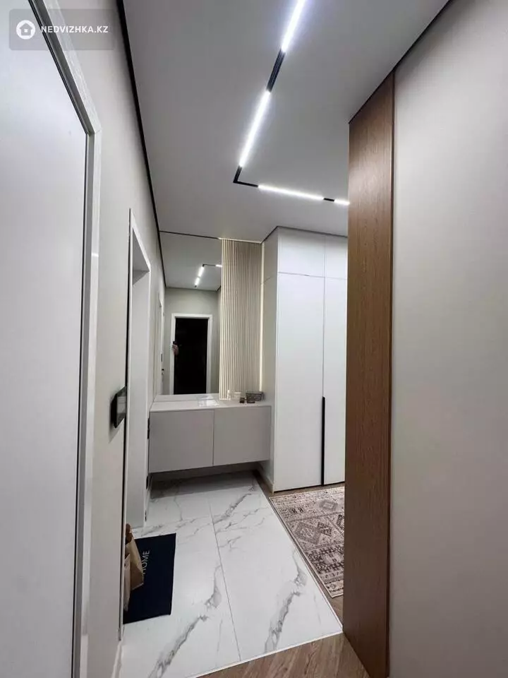 3-комнатная квартира, этаж 17 из 17, 83 м², фотография 2