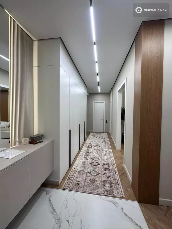 3-комнатная квартира, этаж 17 из 17, 83 м², фотография 3