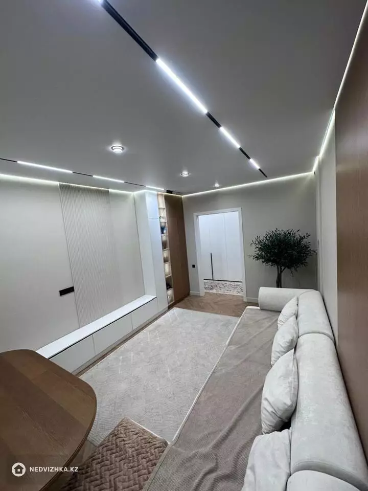 3-комнатная квартира, этаж 17 из 17, 83 м², фотография 4
