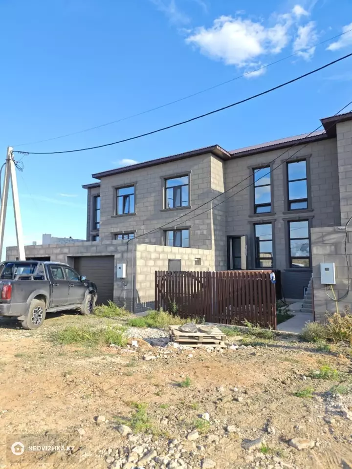 5-комнатный таунхаус, 7 соток, 216 м²