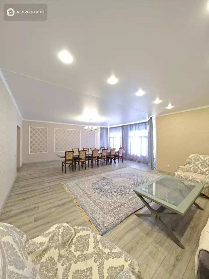 7-комнатный дом, 10 соток, 450 м², фотография 2