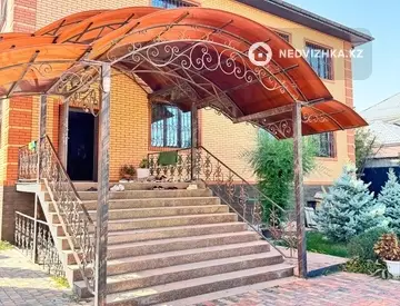 5-комнатный дом, 9 соток, 300 м²