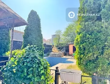 5-комнатный дом, 9 соток, 300 м²