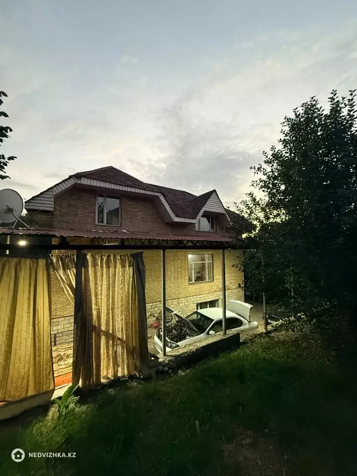 4-комнатный дом, 8 соток, 270 м²