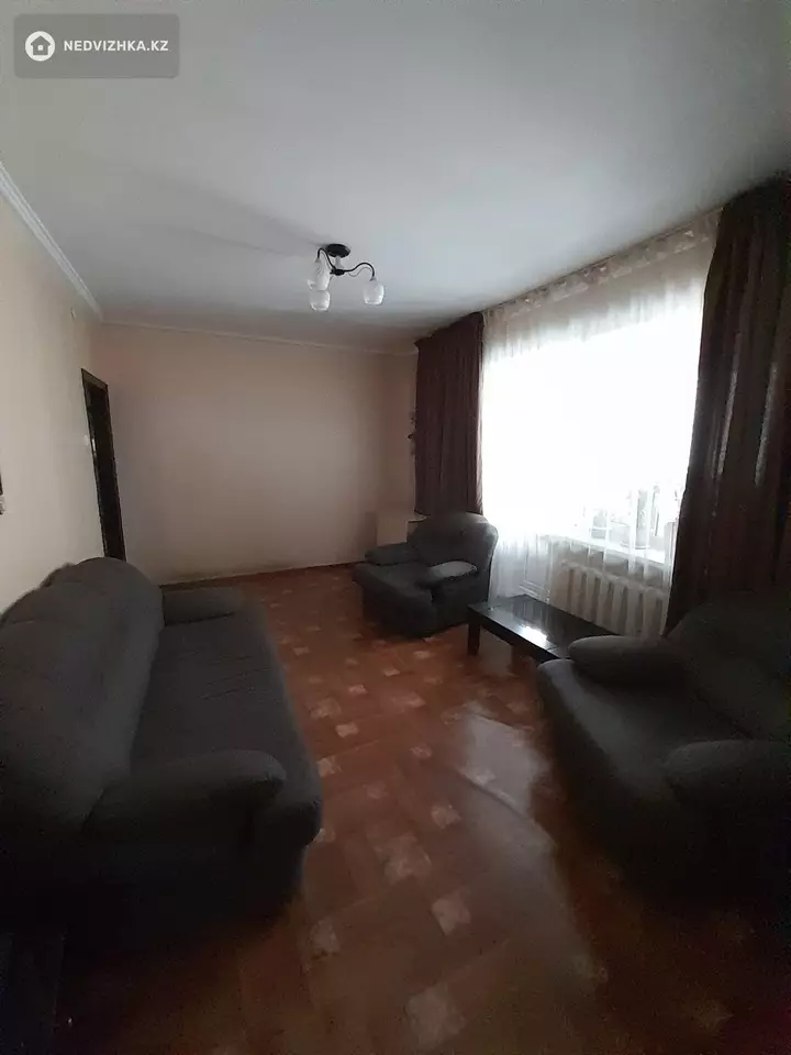 3-комнатная квартира, этаж 4 из 4, 59 м², фотография 2