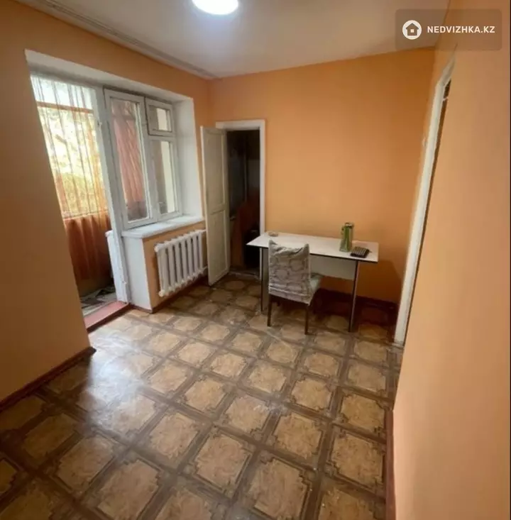2-комнатная квартира, этаж 3 из 4, 40 м², фотография 2