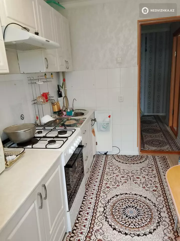 3-комнатная квартира, этаж 2 из 6, 57 м², фотография 2