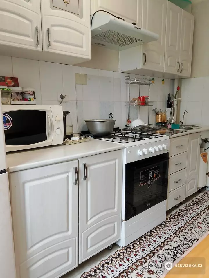 3-комнатная квартира, этаж 2 из 6, 57 м², фотография 3