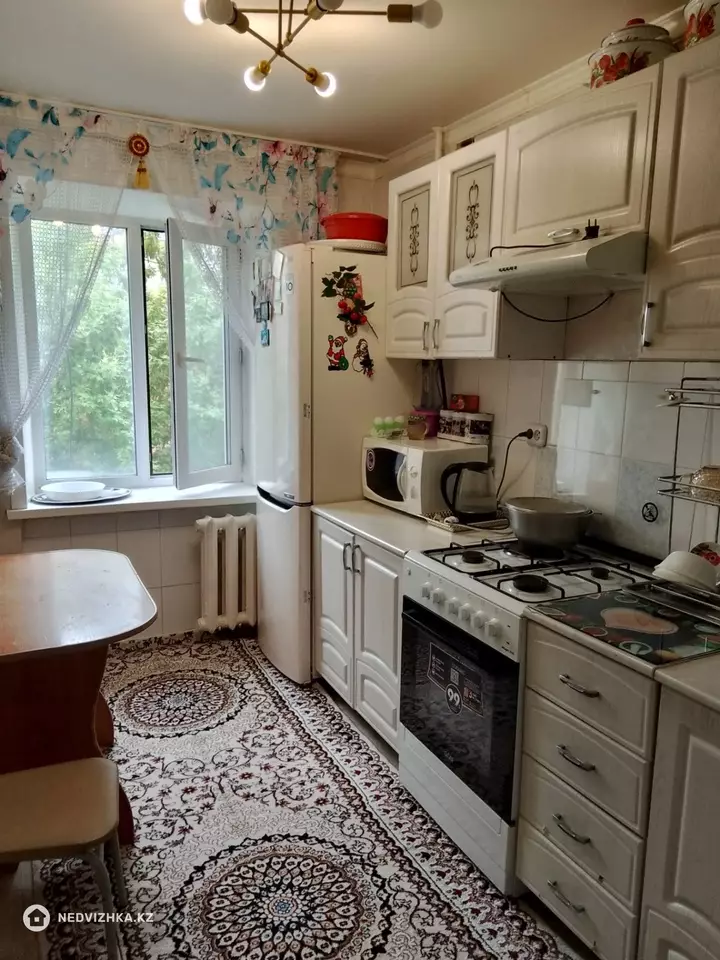3-комнатная квартира, этаж 2 из 6, 57 м², фотография 4