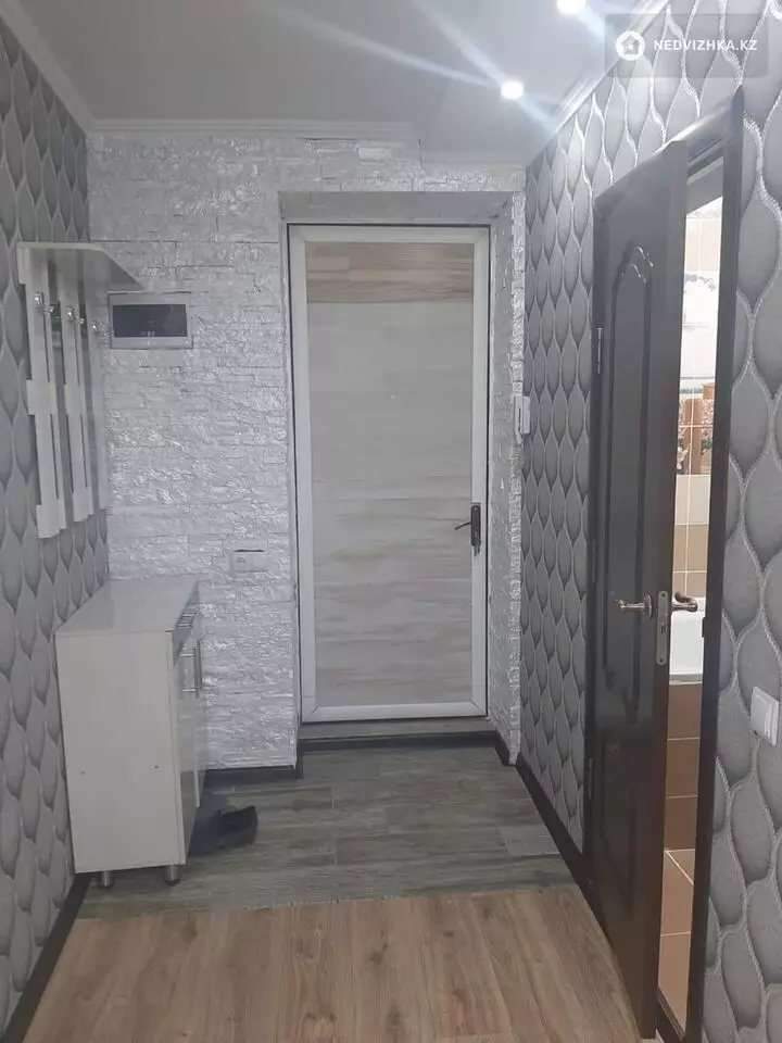 1-комнатная квартира, этаж 3 из 3, 37 м², фотография 3