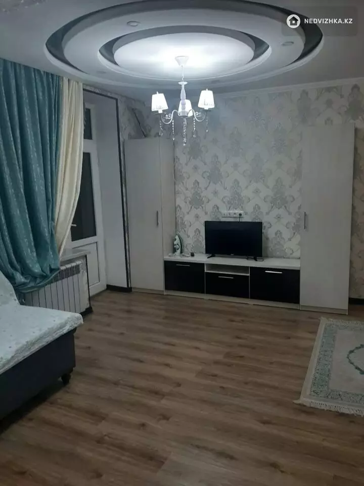 1-комнатная квартира, этаж 3 из 3, 37 м²